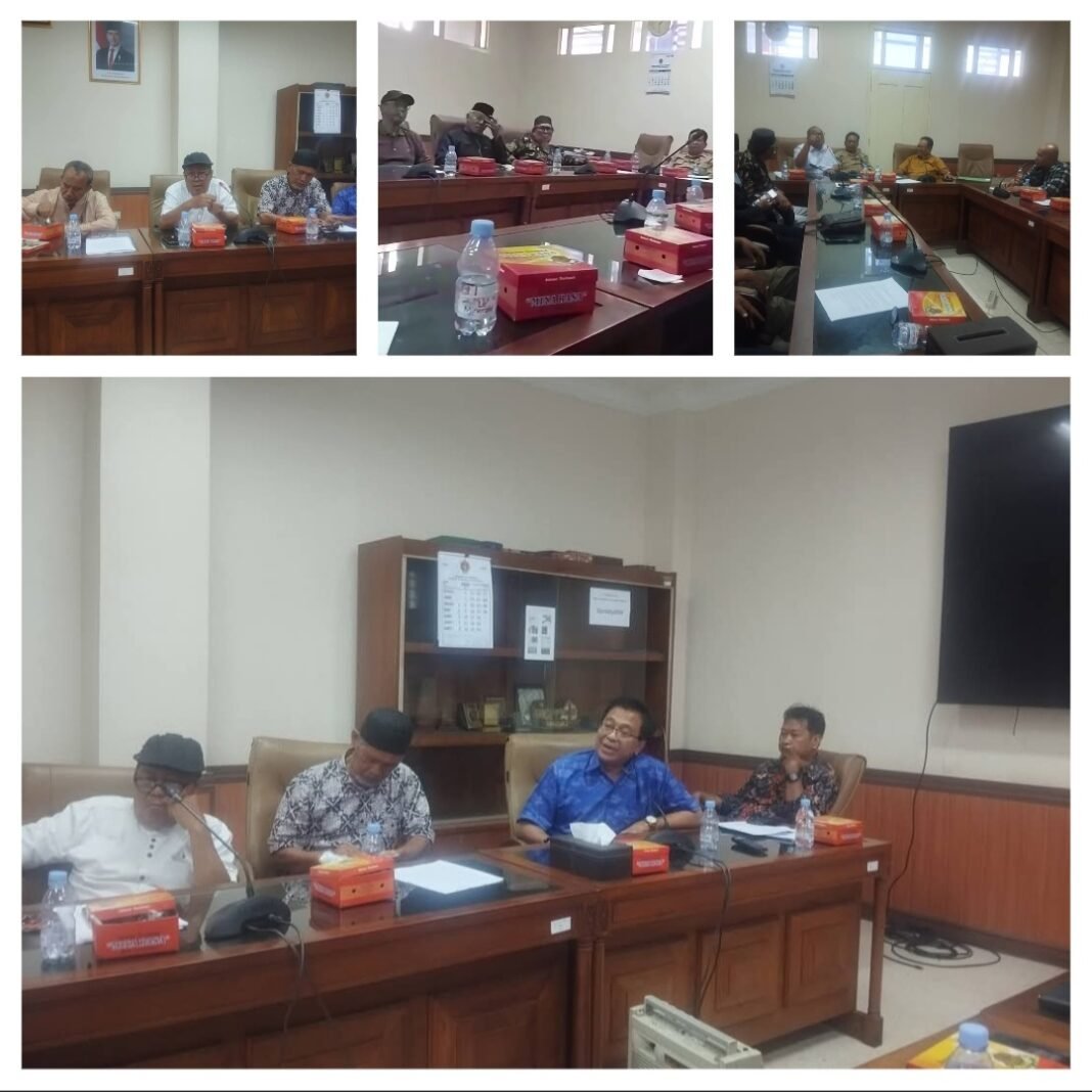 Seritaka warga Yogyakarta datangi Kantor DPRD DIY tanyakan tentang Uang Danais
